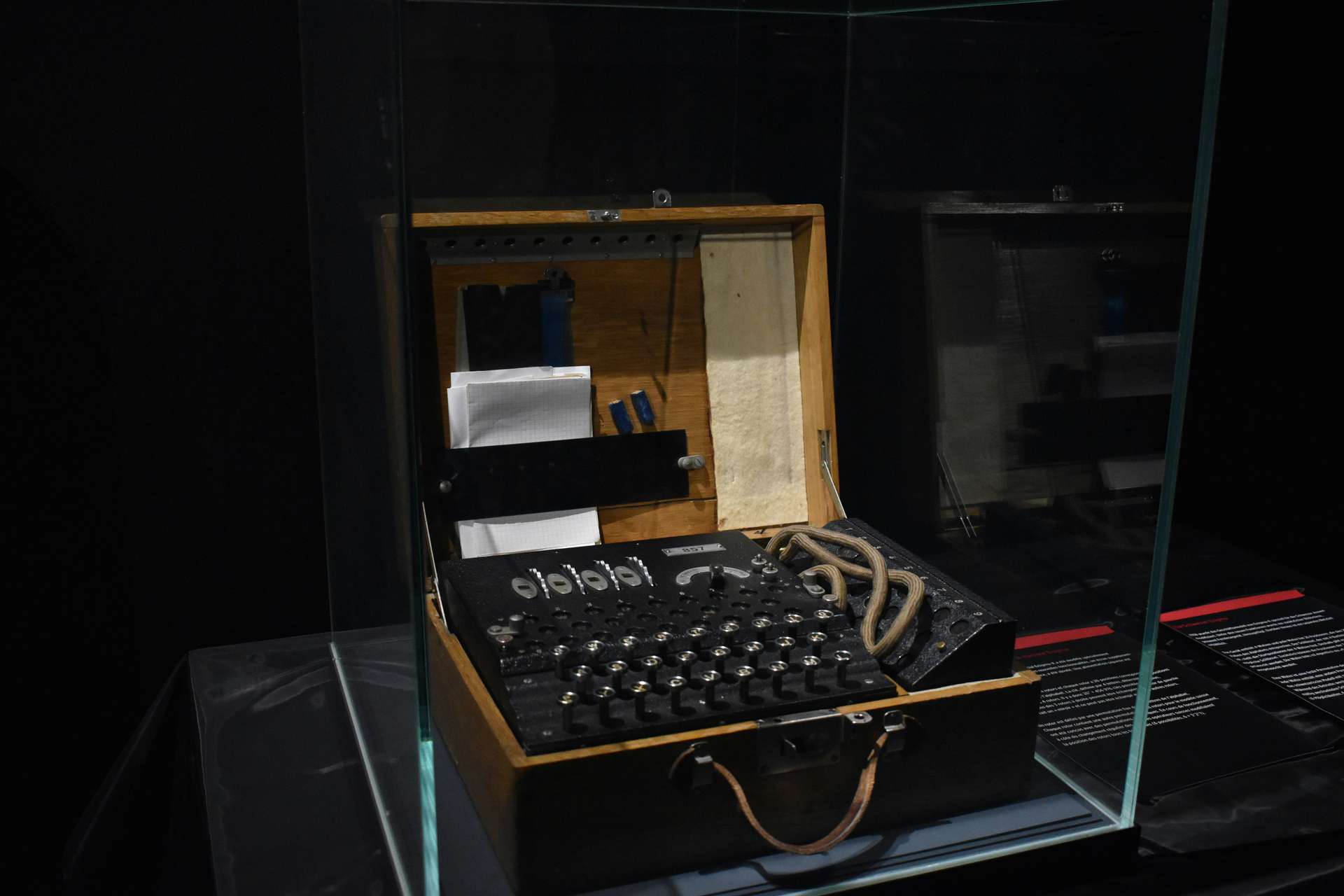 /img/encrypt-hdd/enigma-machine.jpg