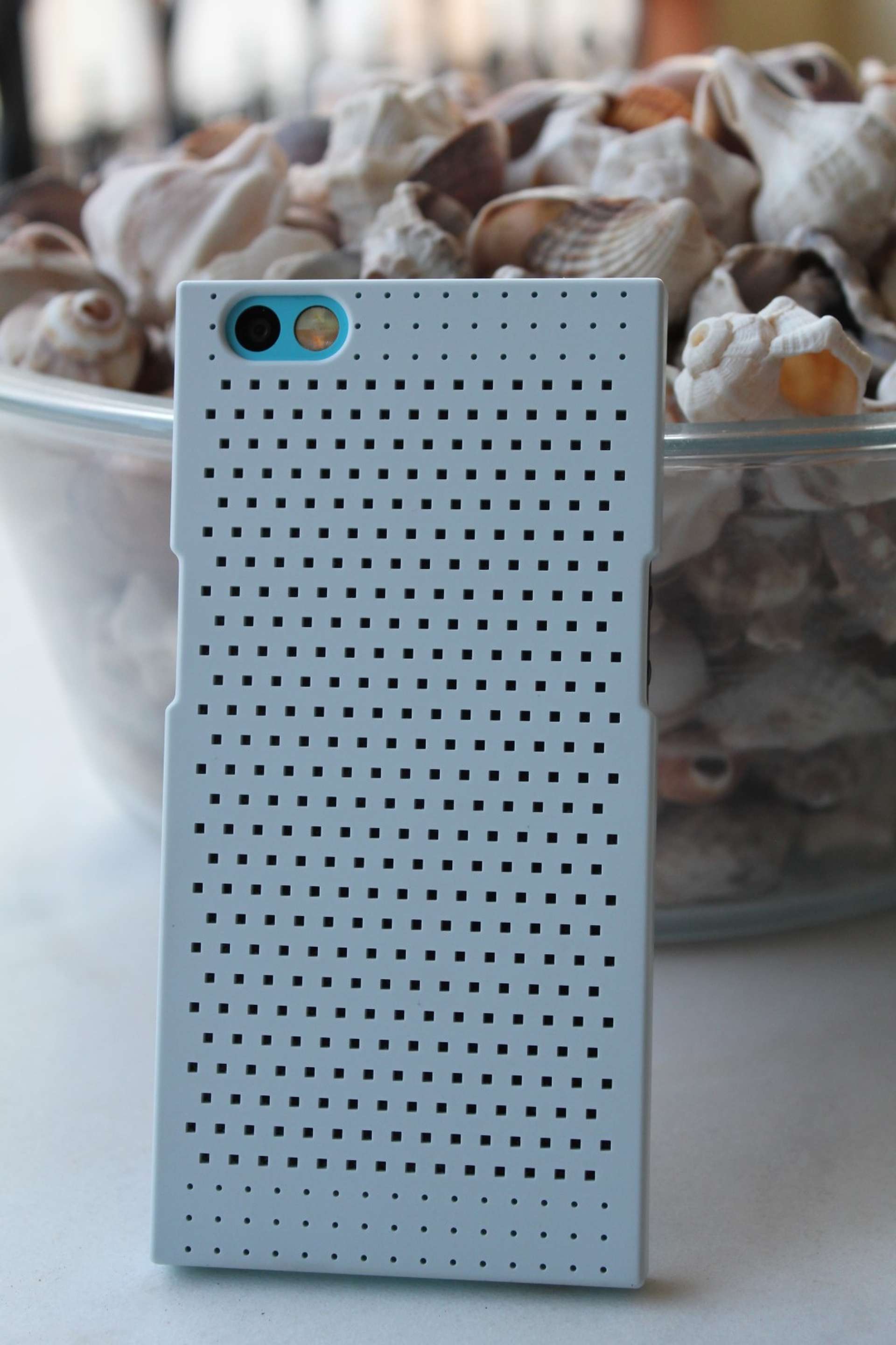 Nextbit Robin back with fog bumps case